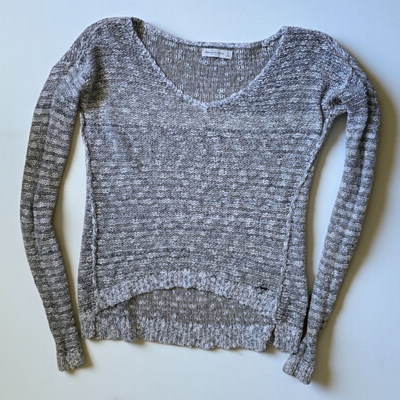 Grey and White Abercrombie & Fitch Loose Knit V-Neck Sweater SZ Med - Picture 8 of 8